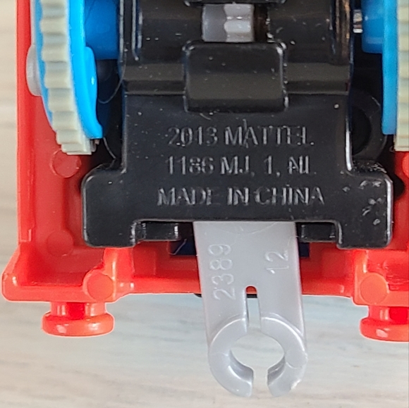 Thomas the Train 2013 Gullane Mattel Thomas The Tank - Picture 5 of 7